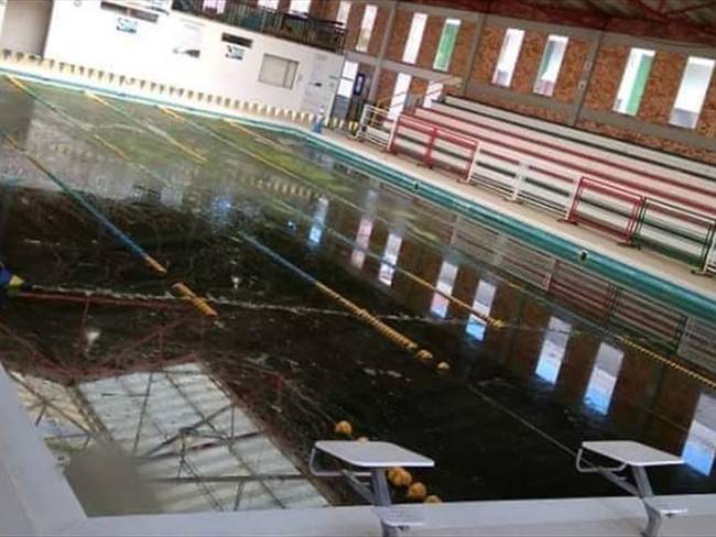 Indeportes dice que se está haciendo un mantenimiento exhaustivo a la piscina municipal que tiene un número elevado de usuarios. También se refirió a la antigüedad de la pista de atletismo.. Foto: Foto Cortesía
