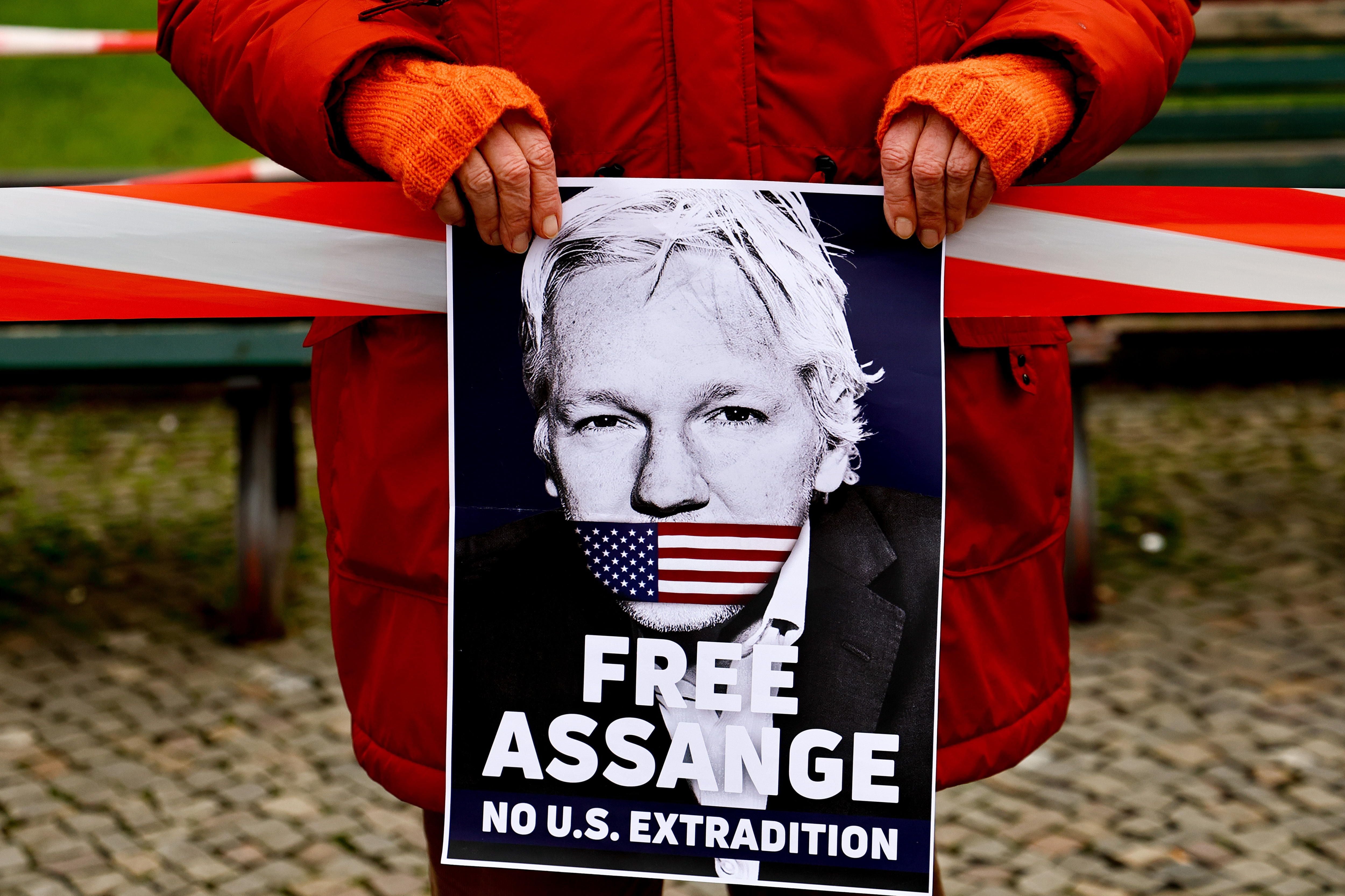 “Es un caso contra la libertad de prensa”: John Shifton, padre de Julian Assange
