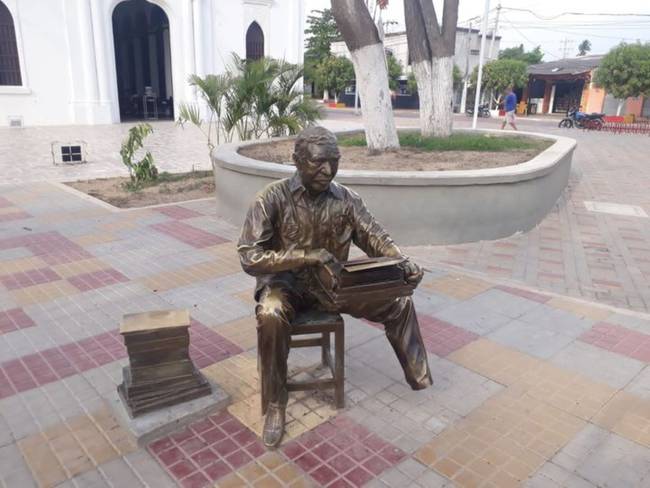 Estatua de Gabriel García Márquez/ José Polo