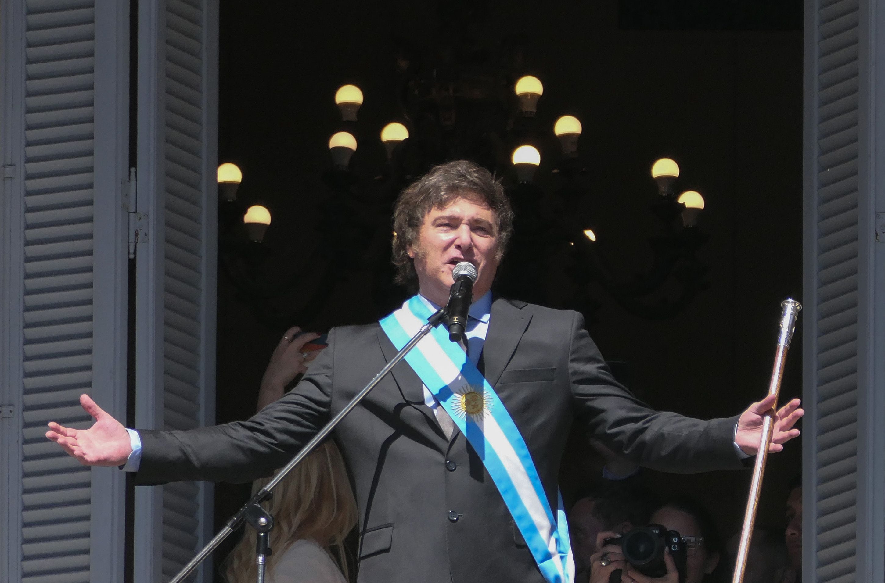 “Fenómeno de la derecha es peligroso para la democracia”: exministro por medidas de Milei