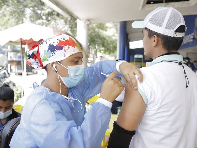Vacunación contra el COVID-19 en Santa Marta. Foto: Alcaldía de Santa Marta.