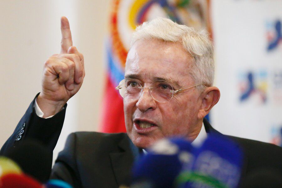 Uribe se reunió con delegados de la CIDH y les entregó documentos sobre su proceso