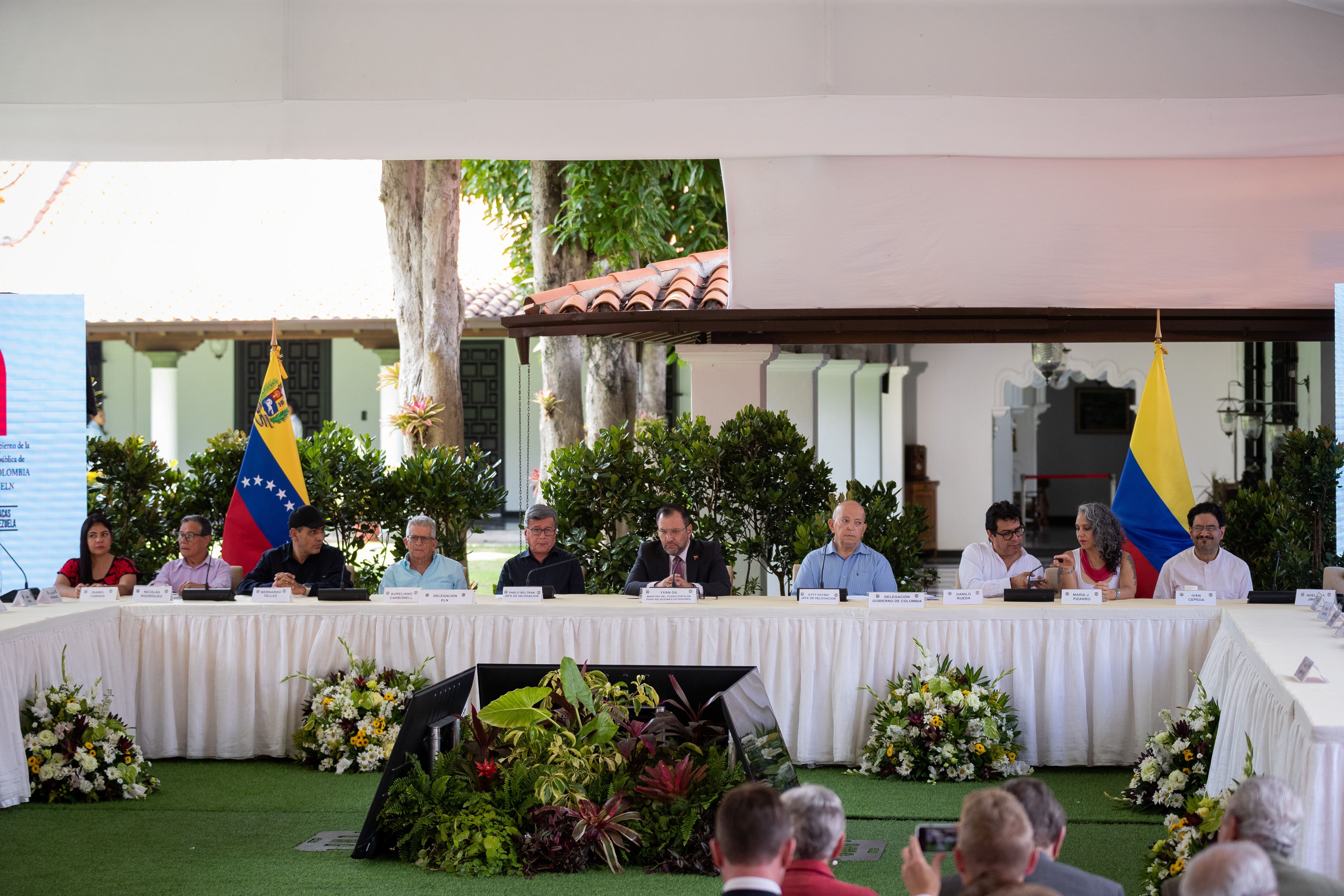 Cuba afirma que acogerá con “responsabilidad” y “esperanza” diálogos colombianos en 2024