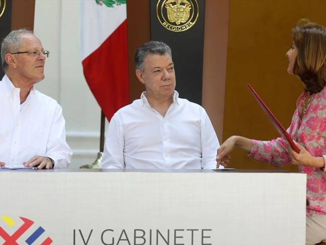 Gobierno de Colombia “lamenta” la renuncia de Pedro Pablo Kuczynski. En foto: Juan Manuel Santos y María Ángela Holguín. Foto: Getty Images