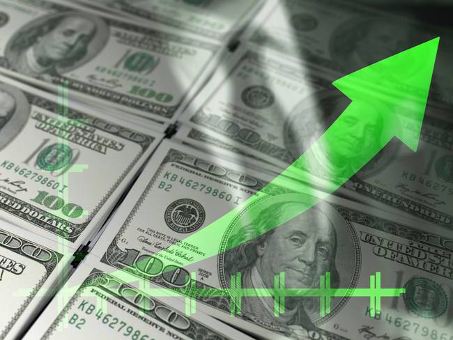 Dólar roza los $4.400: “es difícil que el país lo vea pronto debajo de los $4.000”