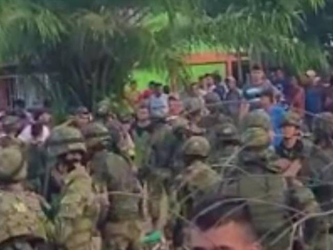 Campesinos liberan a los 180 soldados en el municipio de Tibú, Norte de Santander . Foto: W Radio