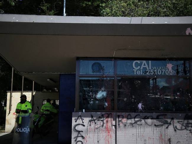Más de 100 CAI resultaron afectados durante las protestas de la semana pasada en Bogotá. Foto: Colprensa.