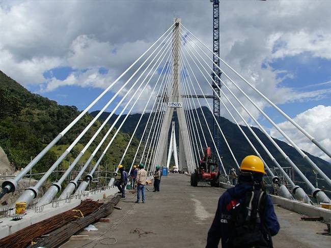 Carlos Rosado, vocero de Sacyr para Colombia, se pronunció frente a los problemas que se reportaron acerca de la capa asfáltica del puente Hisgaura. Foto: Colprensa / SOFÍA TOSCANO