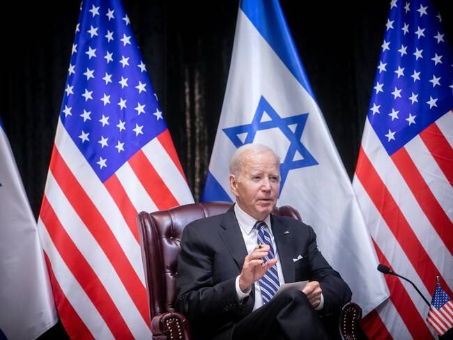 Tel Aviv (Israel), 18/10/2023.- US President Joe Biden speaks during a meeting with Israeli Prime Minister Benjamin Netanyahu in Tel Aviv, Israel, 18 October 2023. President Biden pledged US support for Israel and said the overnight attack on a hospital in the Gaza strip &#039;appears&#039; to have been caused &#039;by the other team&#039;. EFE/EPA/MIRIAM ALSTER / POOL
