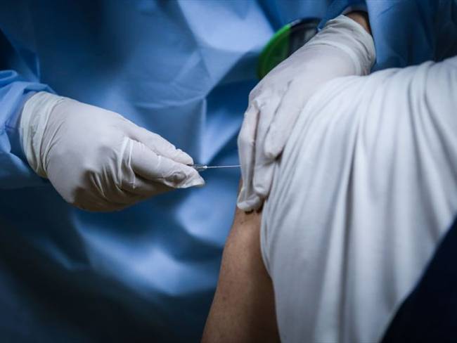 Avianca a través del programa “Empresas por la Vacunación” consiguió 18 mil dosis para todos sus empleados en Colombia. Foto: Getty Images