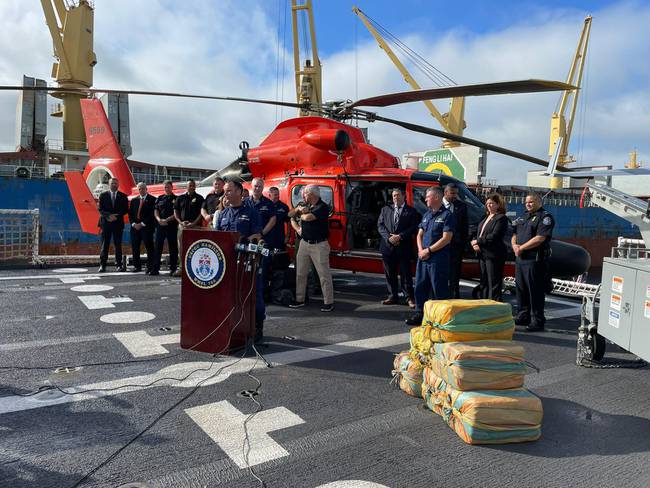 Guardia Costera de EE.UU. incautó más de 20 mil libras de cocaína en aguas del pacífico