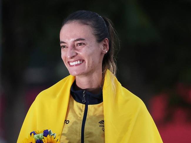 Sandra Arenas se colgó la medalla de plata en marcha atlética de los Juegos Olímpicos de Tokio 2020. Foto: Lintao Zhang/Getty Images