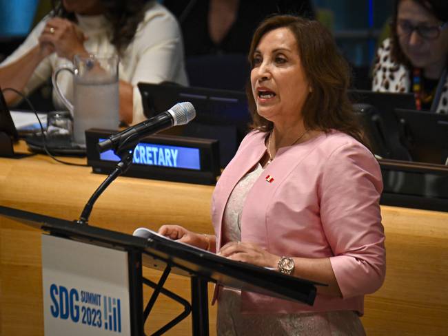 New York (United States), 18/09/2023.- President of Peru Dina Boluarte speaks during a high-level meeting of the United Nations&#039; Sustainable Development Goals (SDG) summit on the sidelines of this week&#039;Äôs General Debate of the United Nations General Assembly at UN Headquarters in New York, New York, USA, 18 September 2023. (Nueva York) EFE/EPA/MIGUEL RODRIGUEZ
