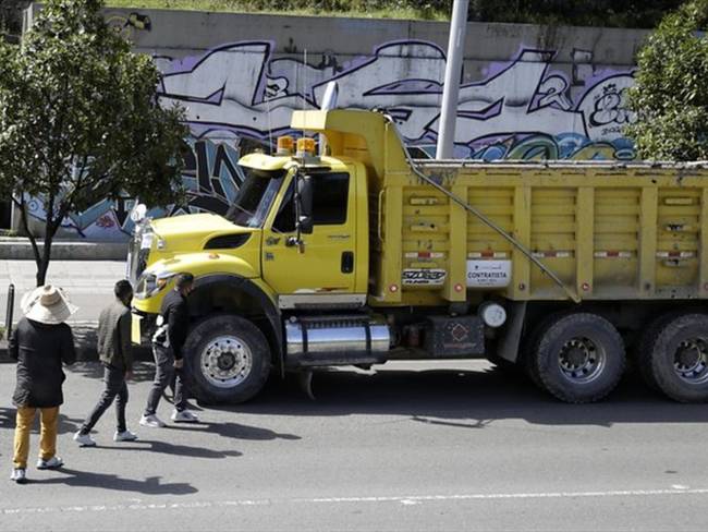 Los gremios de transporte de carga se comprometieron a ejercer el derecho a la protesta pacífica que no afecte los derechos de los demás colombianos. Foto: Colprensa / ÁLVARO TAVERA