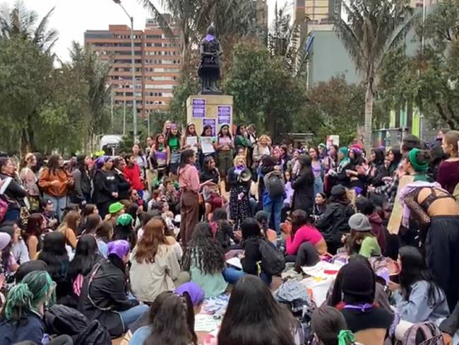 Marchas de este 8 de marzo de 2023 en Bogotá. Foto: Colprensa.