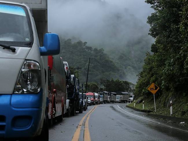 Camioneros aún plantean peticiones al Gobierno por cierre de la vía Bogotá- Villavicencio. Foto: Colprensa