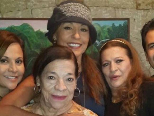 Amparo Grisales y su familia. Foto: Instagram @agrisales333