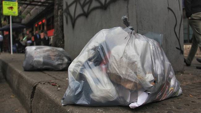 Según el ente acusador, tras los hechos se afectó la prestación del servicio de recolección de basuras en Bogotá. Foto: Colprensa / ÁLVARO TAVERA