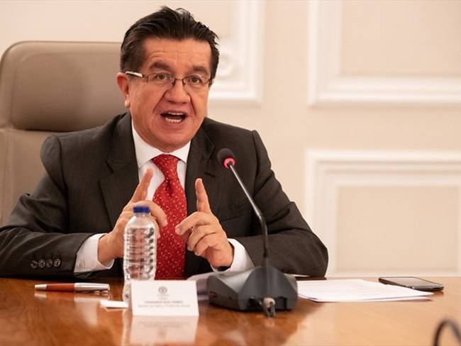 El ministro de Salud dio a conocer el decreto que respalda el plan de vacunación en Colombia. Foto: Colprensa