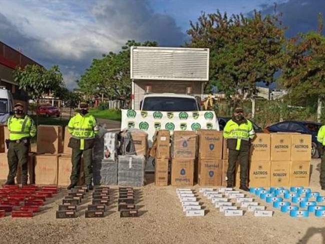 Los capturados tendrán que responder por los delitos de favorecimiento y facilitación del contrabando.. Foto: Cortesía Policía Fiscal y aduanera