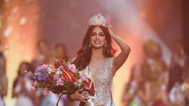 13 December 2021, Israel, Eilat: Miss India Harnaaz Sandhu reacts as she being crowned as Miss Universe during the 70th Miss Universe beauty pageant in Israel&#039;s southern Red Sea coastal city of Eilat. Photo: Ilia Yefimovich/dpa (Photo by Ilia Yefimovich/picture alliance via Getty Images)