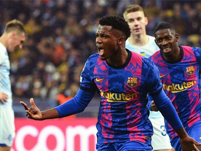 Ansu Fati, atacante del FC Barcelona anotó gol ante el Dinamo de Kiev . Foto: SERGEI SUPINSKY/AFP via Getty Images