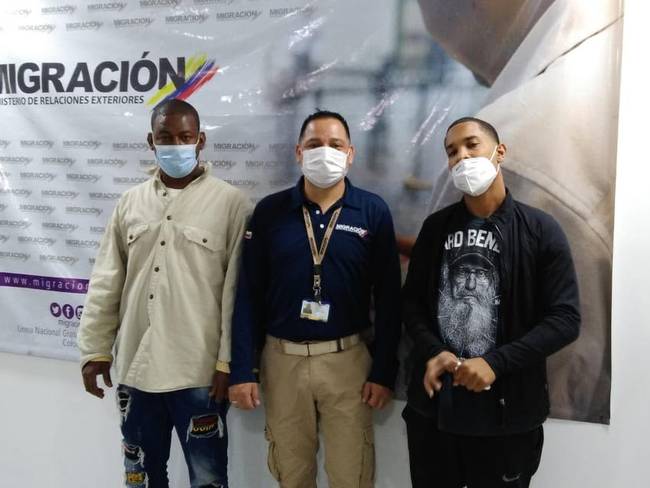 Más de 30 ciudadanos cubanos con documentación falsa fueron descubiertos por autoridades migratorias en Bogotá. Foto: : Migración Colombia