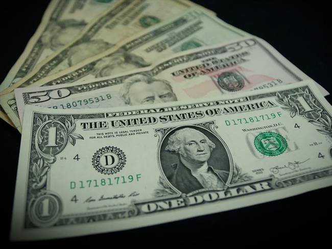 Dólar cierra la semana al alza en el mercado. Foto: Colprensa