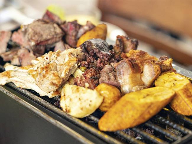 Todos los amantes de la fritanga podrán disfrutar de un festival que hace honor a este delicioso plato típico colombiano. Foto: Getty Images / RICARDOIMAGEN