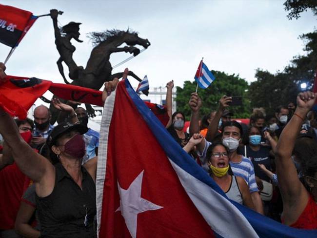 Camila Acosta, periodista de Cubanet, dijo en La W que en la última semana ha aumentado el clímax represivo.. Foto: YAMIL LAGE/AFP via Getty Images