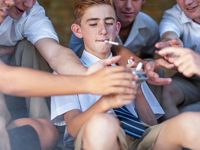 El consumo del cigarrillo persiste en los jóvenes. Foto: Getty Images