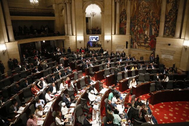 Debate: reacciones del Congreso a la aprobación de la reforma a la salud en la Cámara