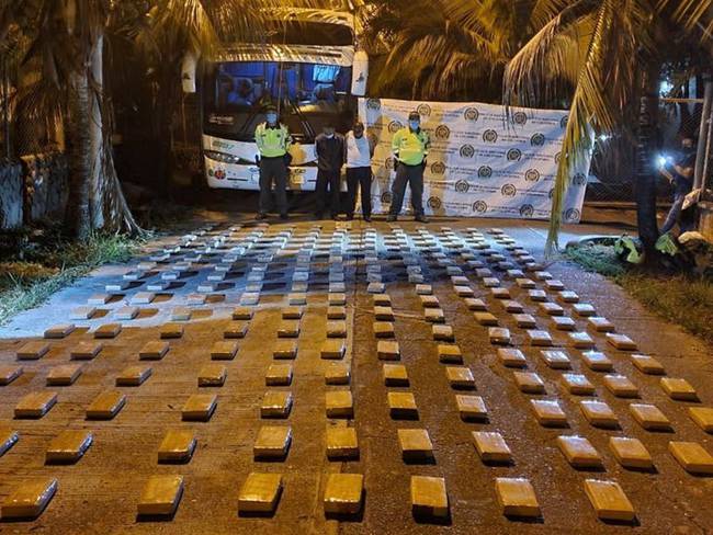 Las autoridades hallaron en el vehiculó más de 200 kilos de cocaína, ocultos en dos compartimentos. Foto: Policía Valle