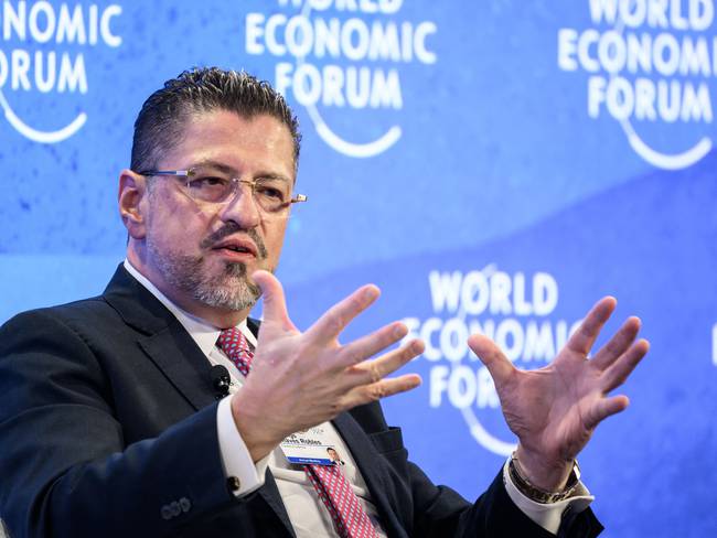 Rodrigo Chaves, presidente de Costa Rica, conversó con Iván Duque desde el Foro Económico Mundial
