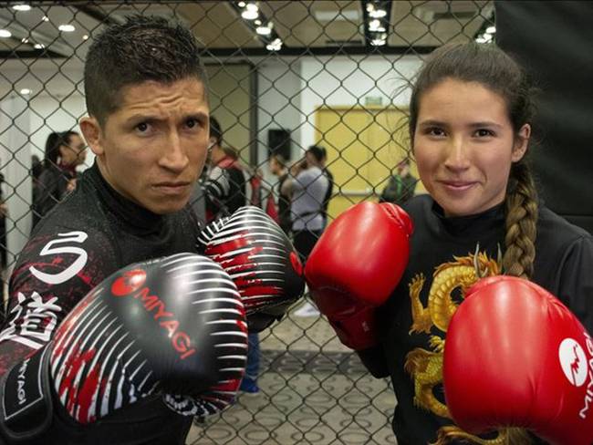 Los deportistas Jeison Farías (izq) y Alejandra Bobadilla (der) participarán en los campeonatos de artes marciales mixtas y kick boxing que se cumplirán en la feria Sportfest del 24 al 26 de mayo en B. Foto: Agencia Anadolu