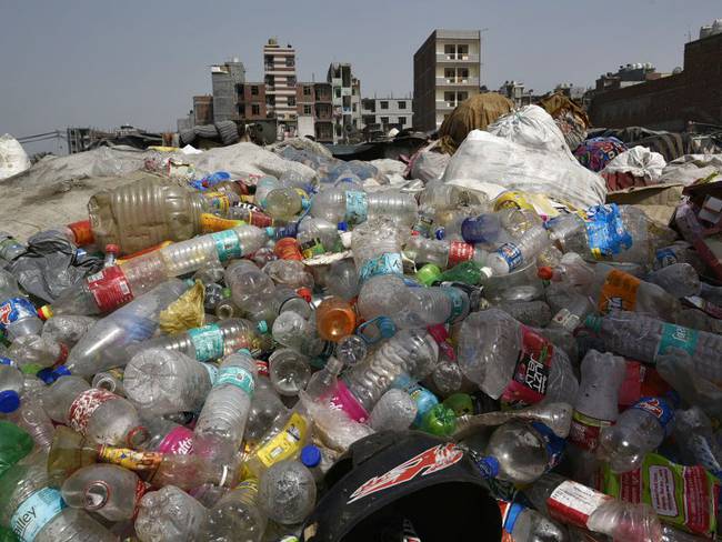 16 millones de kilos de plástico caen al río Magdalena terminando en Ciénaga Grande