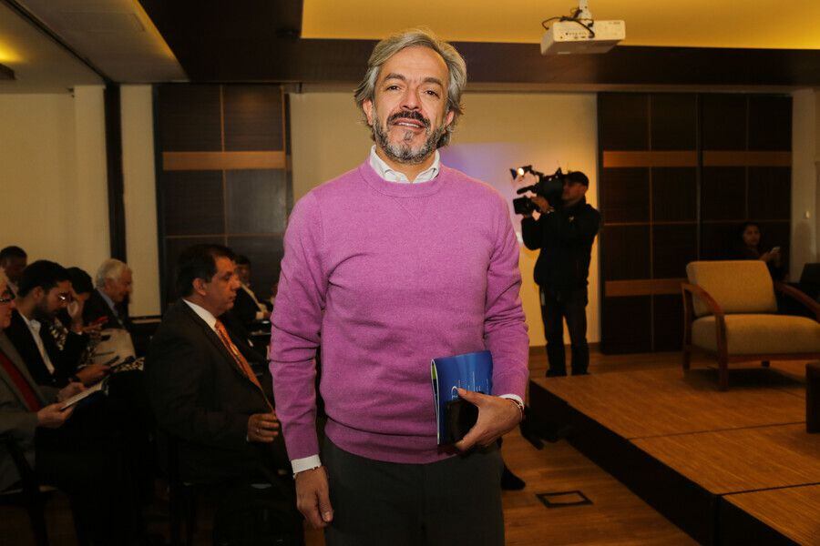 Demandan al concejal Juan Daniel Oviedo por presunta inhabilidad tras contrato con el FNG