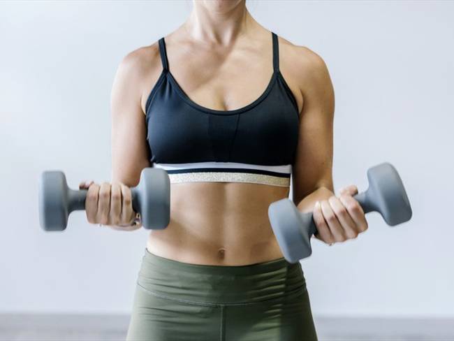 Comúnmente, muchas personas consideran que hacer ejercicio estando en ayunas puede resultar más efectivo a la hora de perder peso. Foto: Getty Images / CAVAN IMAGES