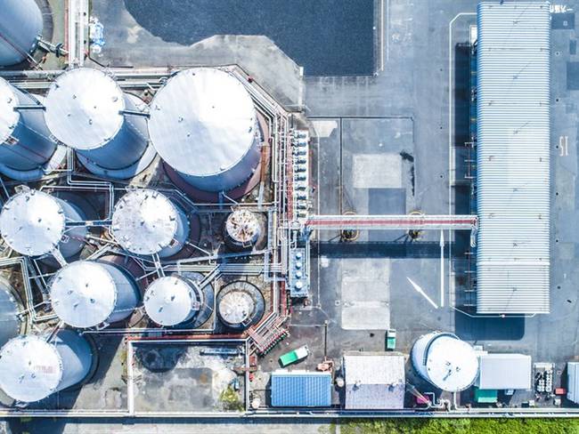 Las metas de reducción de azufre en los combustibles pueden encontrar una limitación en la capacidad de las refinerías colombianas. Foto: Getty Images / MICHAEL H