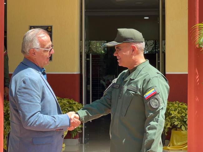Ministros de Defensa de Colombia y Venezuela. Foto: Twitter @mindefensa.