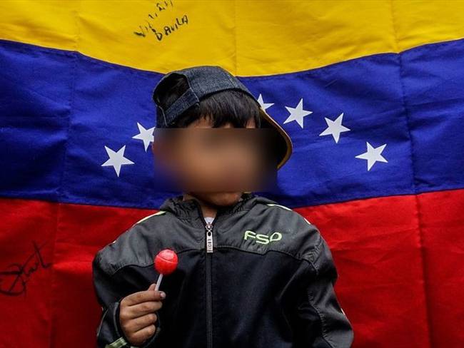 La Corte Constitucional falló una acción de tutela que ordena otorgarle nacionalidad colombiana a una menor que nació en Venezuela, de padres venezolanos, que no fue registrada en ese país. Foto: Getty Images / LUIS ACOSTA