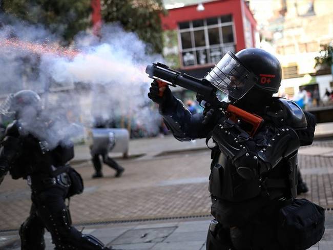 Rafael Guarín agregó que la Fuerza Pública cuenta con entrenamiento, formación, capacidad y protocolos establecidos para proteger a la población. Foto: Getty Images / SERGIO ACERO