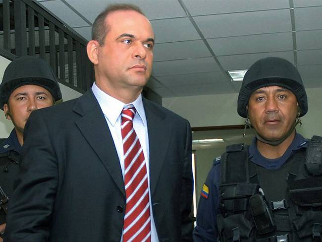 Se libró orden de captura con fines de extradición en contra del ex jefe paramilitar Salvatore Mancuso. Foto: Getty Images / LUIS BENAVIDES