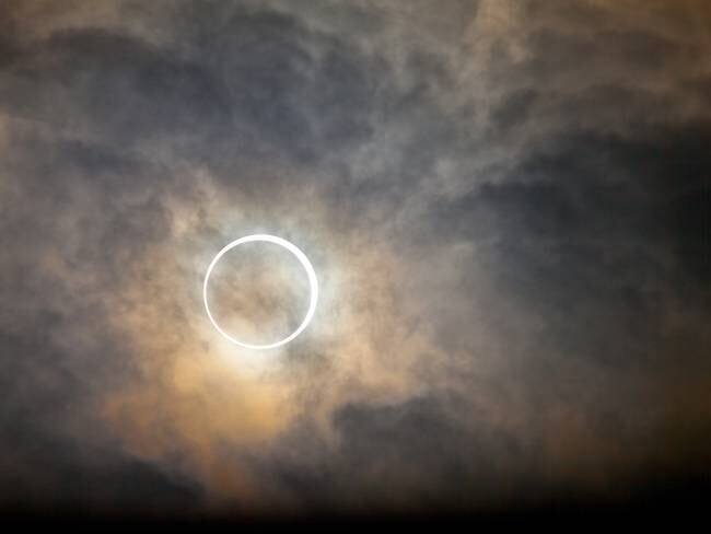 Eclipse solar anular visto desde la Tierra (Foto vía Getty Images)