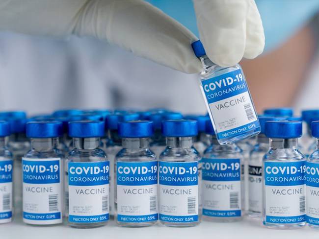 A través del decreto 630, el Ministerio de Salud actualizó la población que recibirá de manera prioritaria la vacuna contra el COVID-19. Foto: Getty Images / ANDRESR