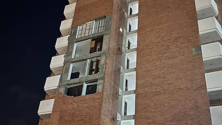 Continúa caída de la fachada del edificio Versalles en Cúcuta- Cortesía W Radio 