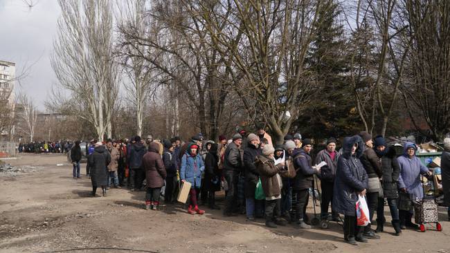 Civilians are being evacuated along humanitarian corridors from the Ukrainian city of Mariupol under the control of Russian military and pro-Russian separatists, on March 26, 2022. (Photo by Stringer/Anadolu Agency via Getty Images)