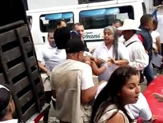 Seguidores de campañas se agredieron en Timbío, Cauca. Foto: Captura de pantalla. Video: Cortesía Sucesos Cauca