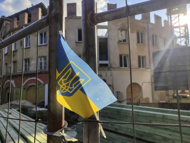 Bandera Ucrania. Foto: EFE/ Rostyslav Averchuk.