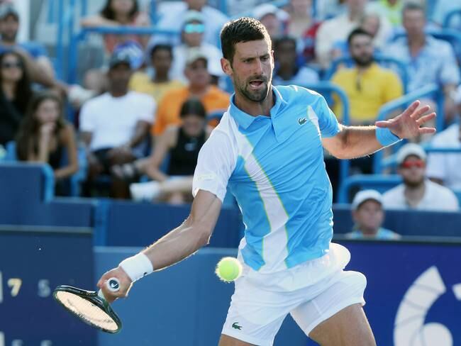 Mason (United States), 20/08/2023.- Novak Djokovic of Serbia returns volley against Carlos Alcaraz of Spain during the final round of the Western and Southern Open at the Lindner Family Tennis Center in Mason, Ohio, USA, 20 August 2023. (Tenis, España) EFE/EPA/MARK LYONS